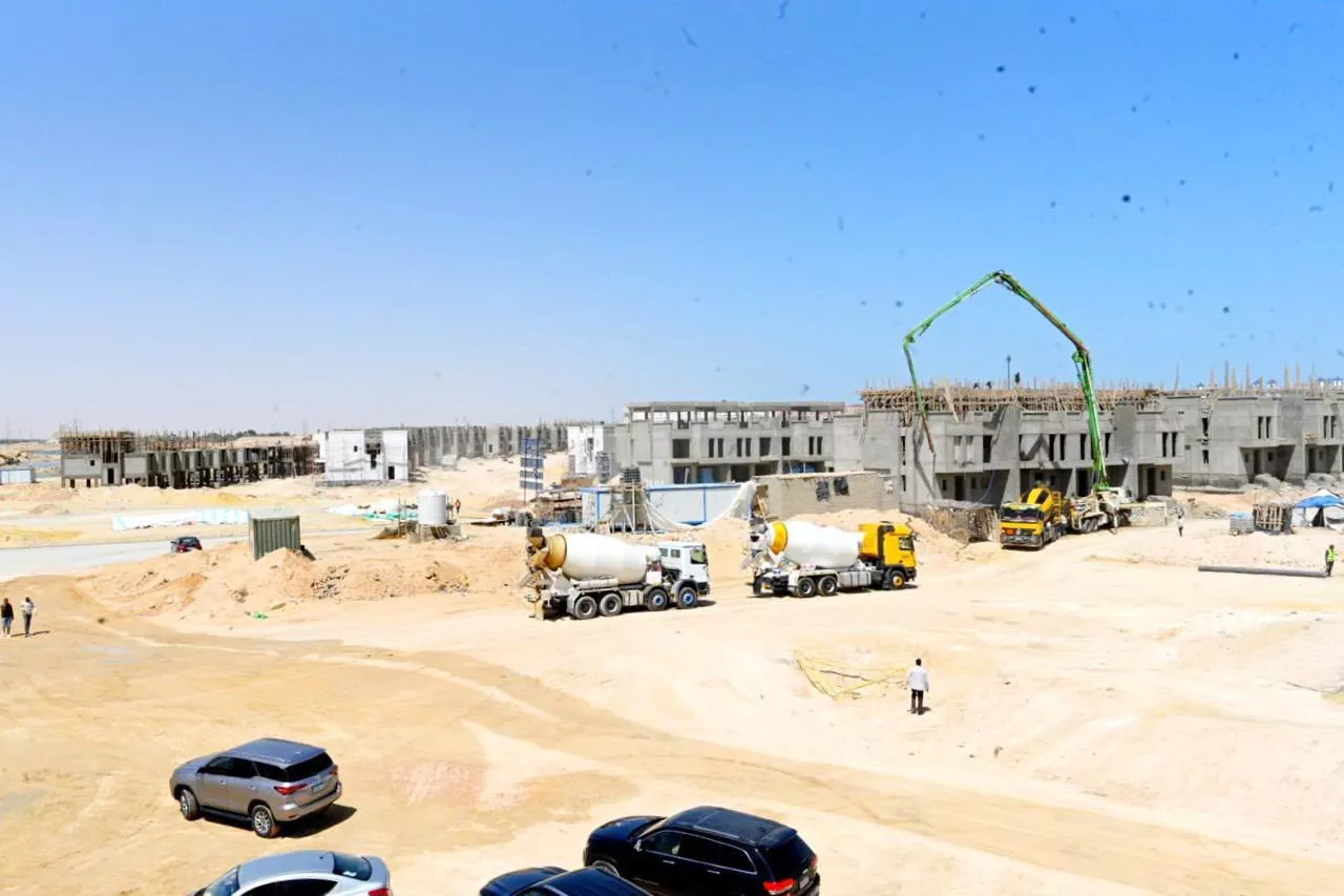 وزيرة الإسكان تتفقد مشروعات البحيرات الجنوبية نيو مارينا