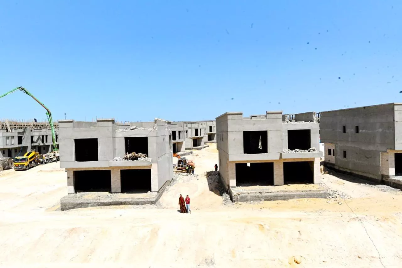 وزيرة الإسكان تتفقد مشروعات البحيرات الجنوبية نيو مارينا