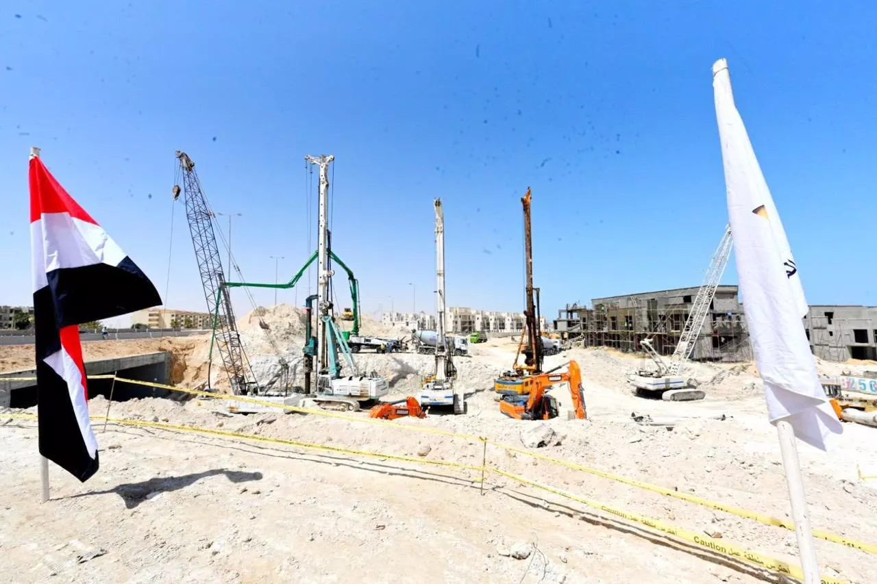 وزيرة الإسكان تتفقد مشروعات البحيرات الجنوبية نيو مارينا