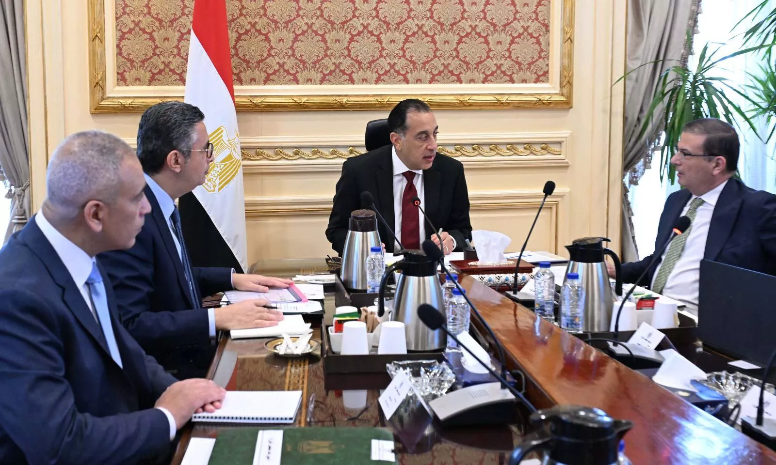 رئيس الوزراء يتابع موقف توافر السلع الاستراتيجية في الأسواق
