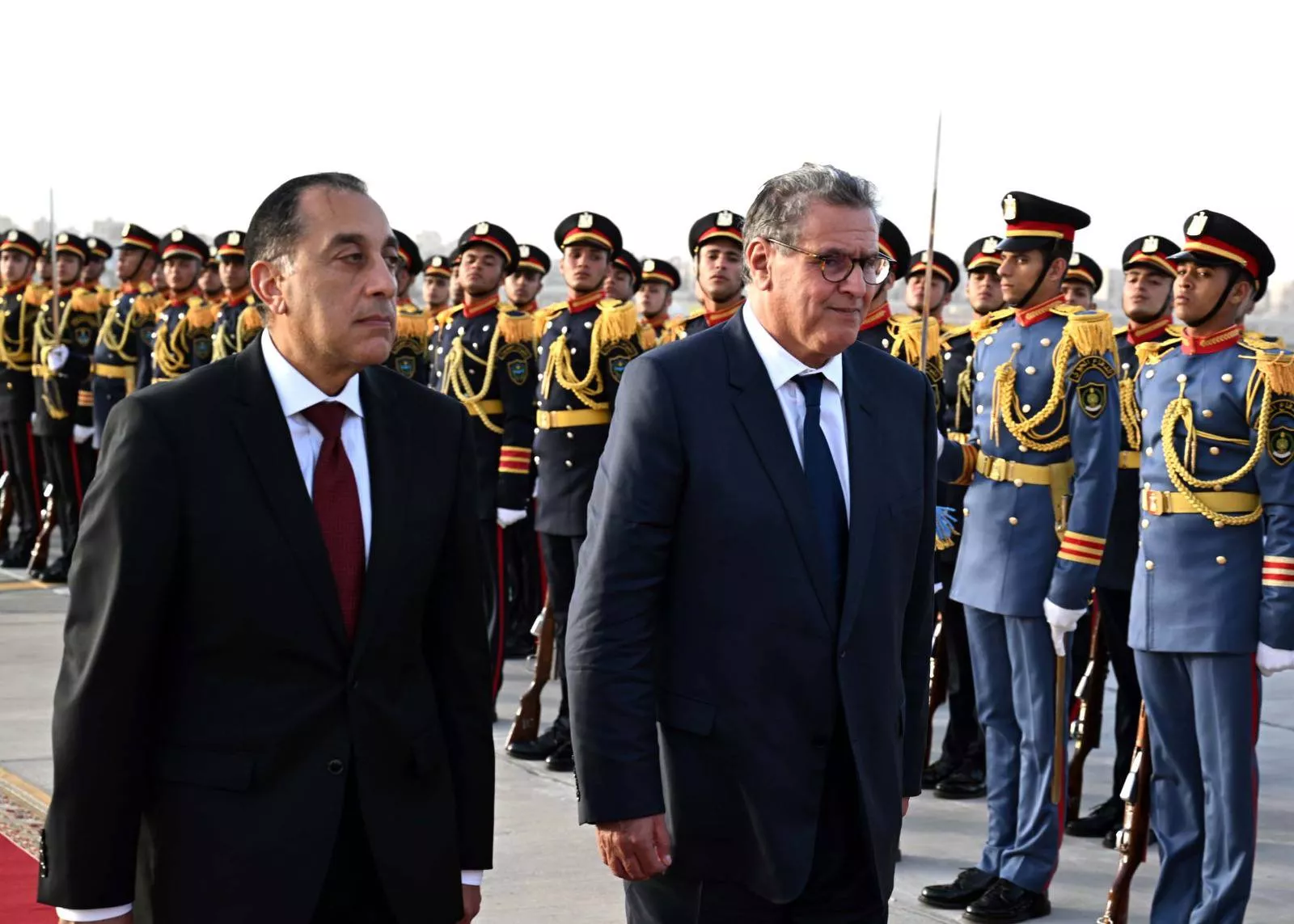 رئيس الوزراء يستقبل نظيره المغربي في مطار القاهرة الدولي