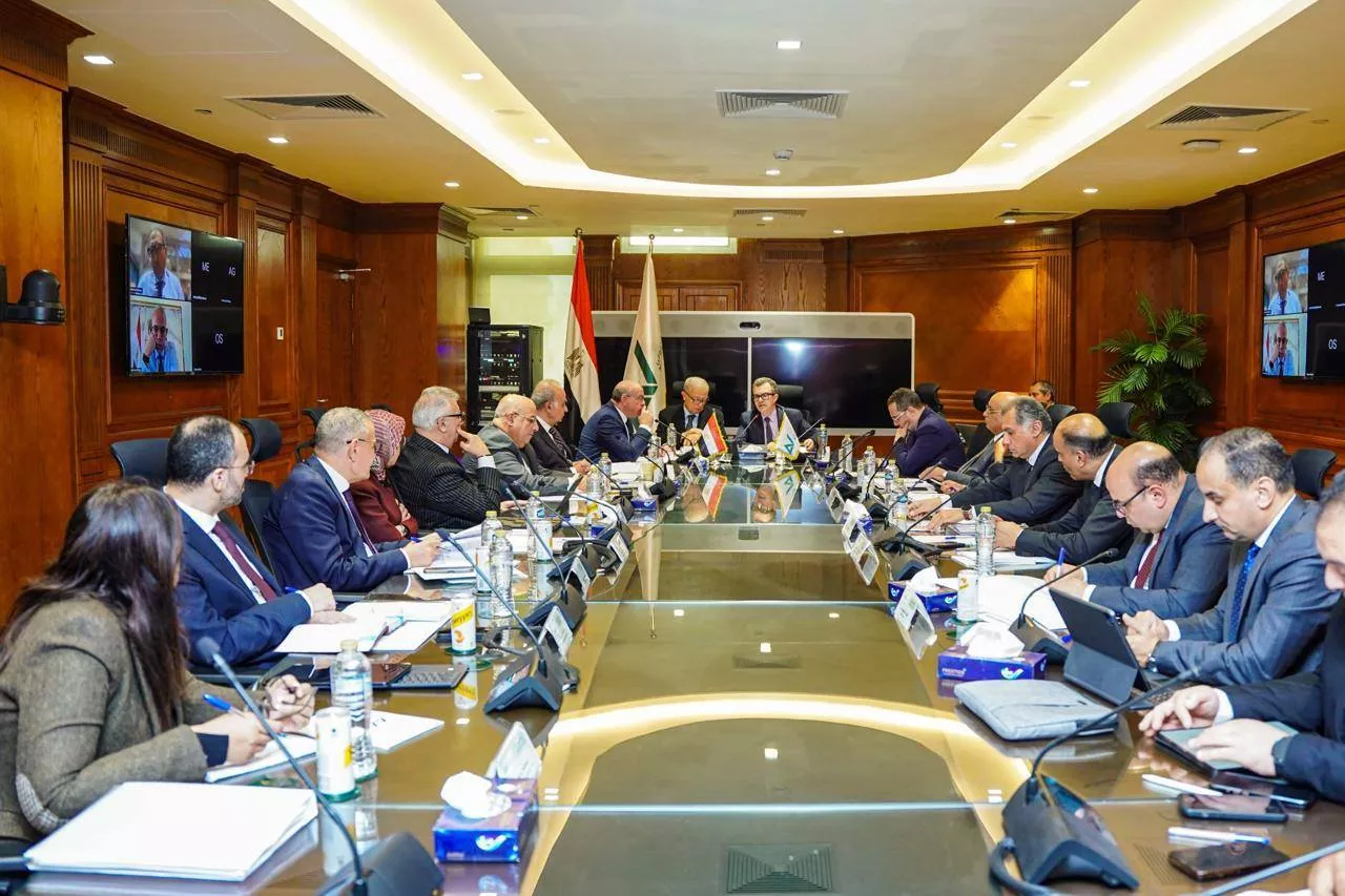 وزير التخطيط يترأس اجتماع مجلس إدارة بنك الاستثمار القومي
