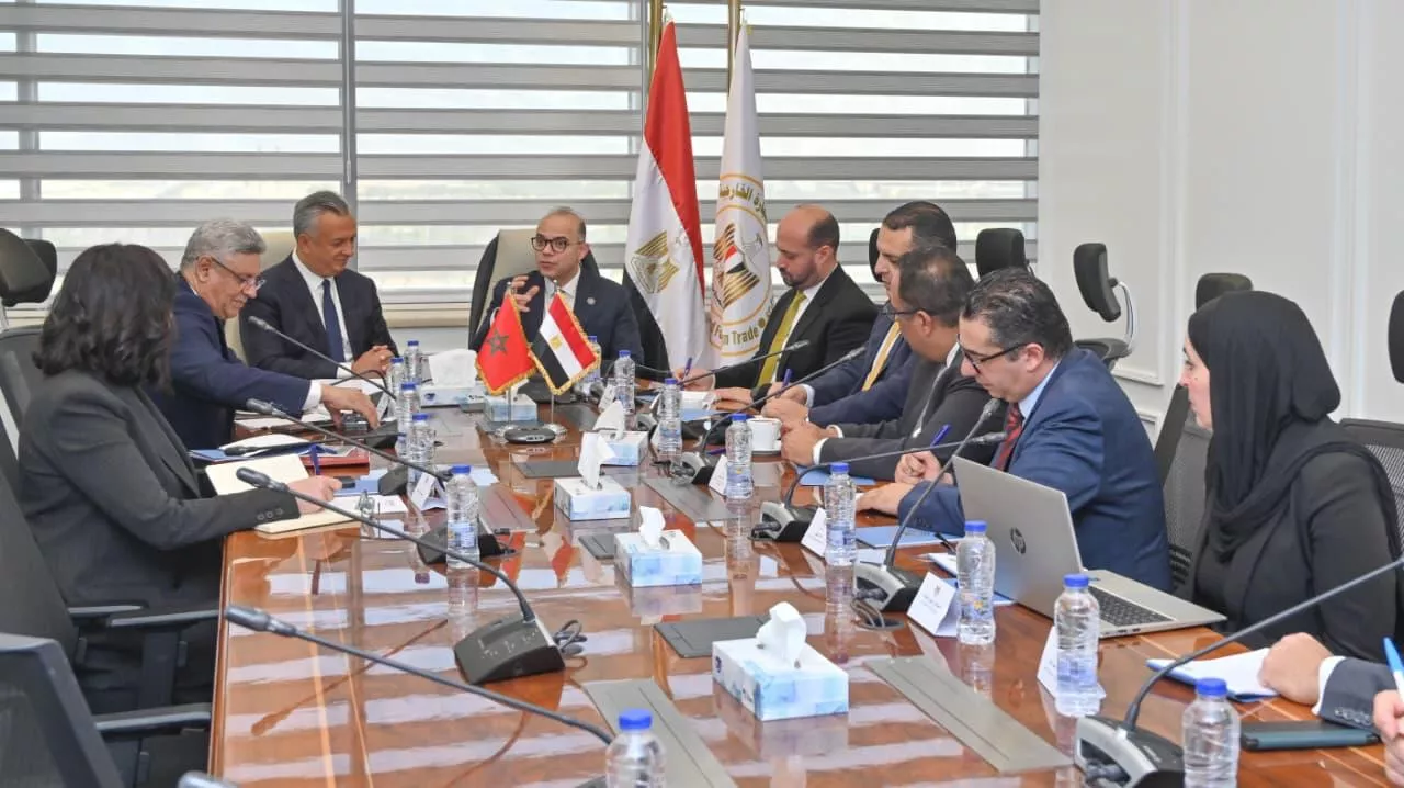 وزير الاستثمار يجتمع مع وزير الاستثمار المغربي