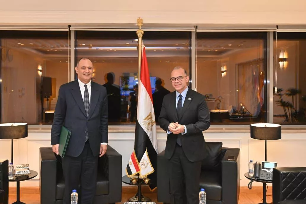 وزير الاستثمار يجري مباحثات مع وزير التجارة المغربي