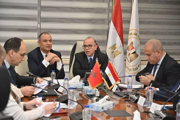 وزير الاستثمار يجري مباحثات مع وزير التجارة المغربي