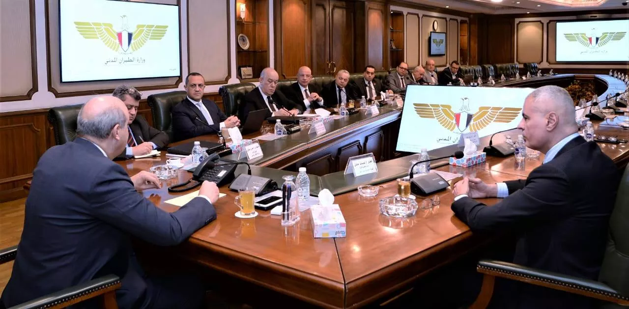 وزير الطيران يتابع الاستعدادات النهائية لموسم الحج