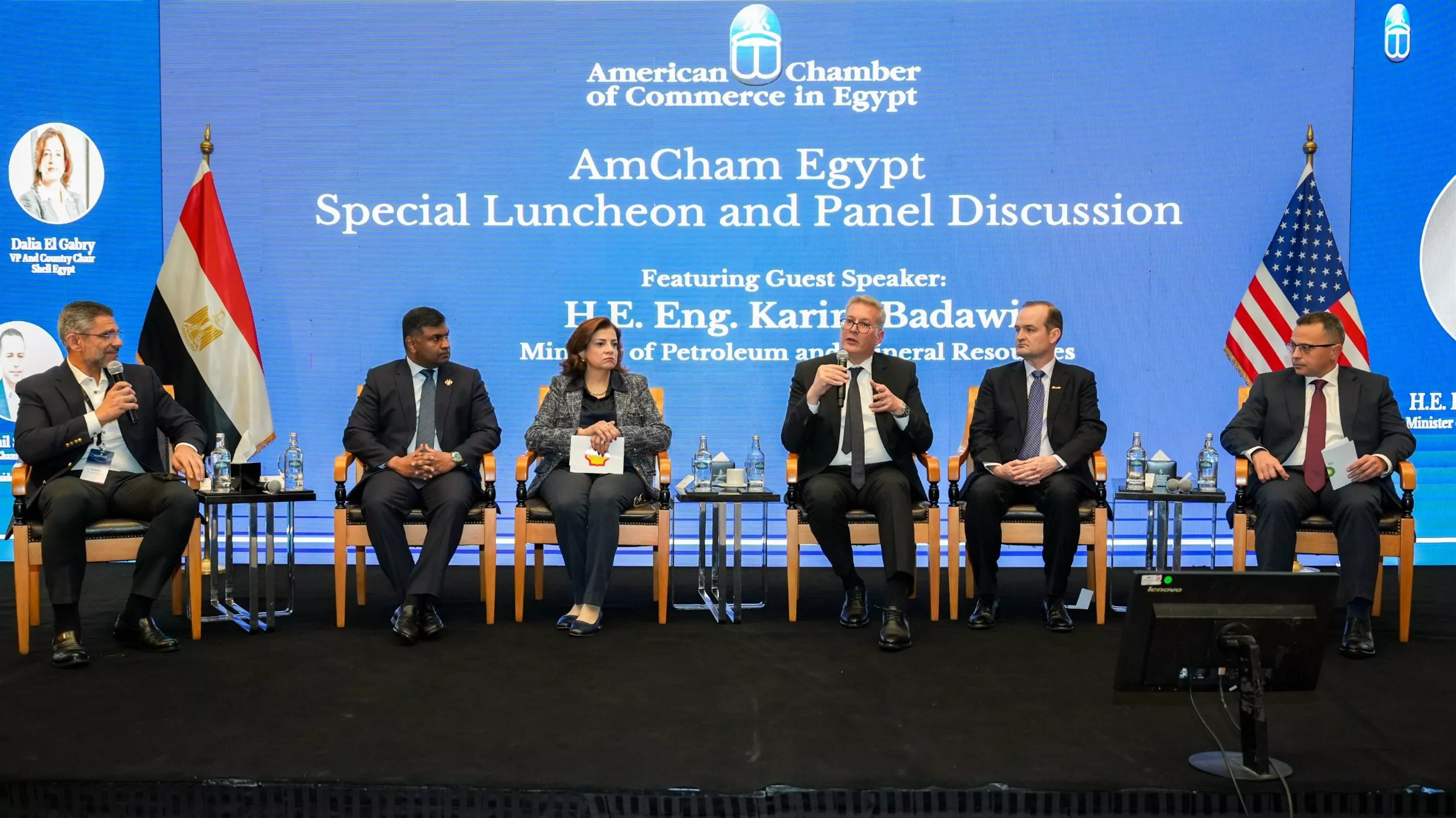 وزير البترول والثروة المعدنية يجتمع مع غرفة التجارة الأمريكية