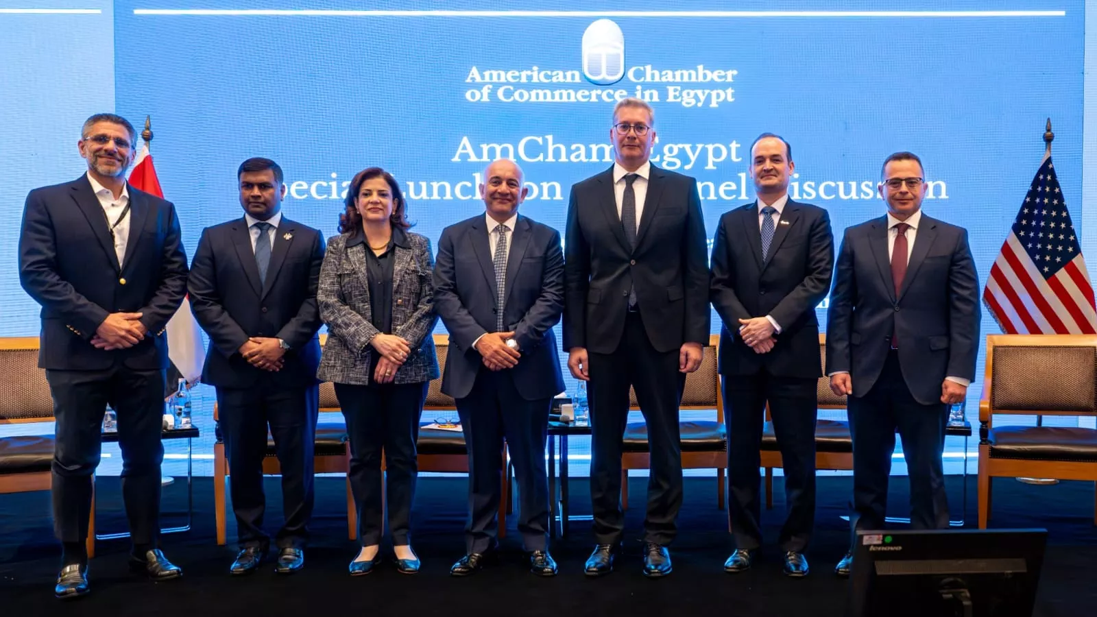 وزير البترول والثروة المعدنية يجتمع مع غرفة التجارة الأمريكية