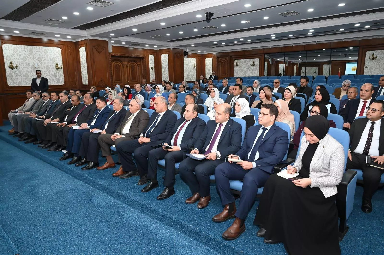 وزير الصناعة يلتقي قيادات وموظفي الهيئة العامة للتنمية الصناعية