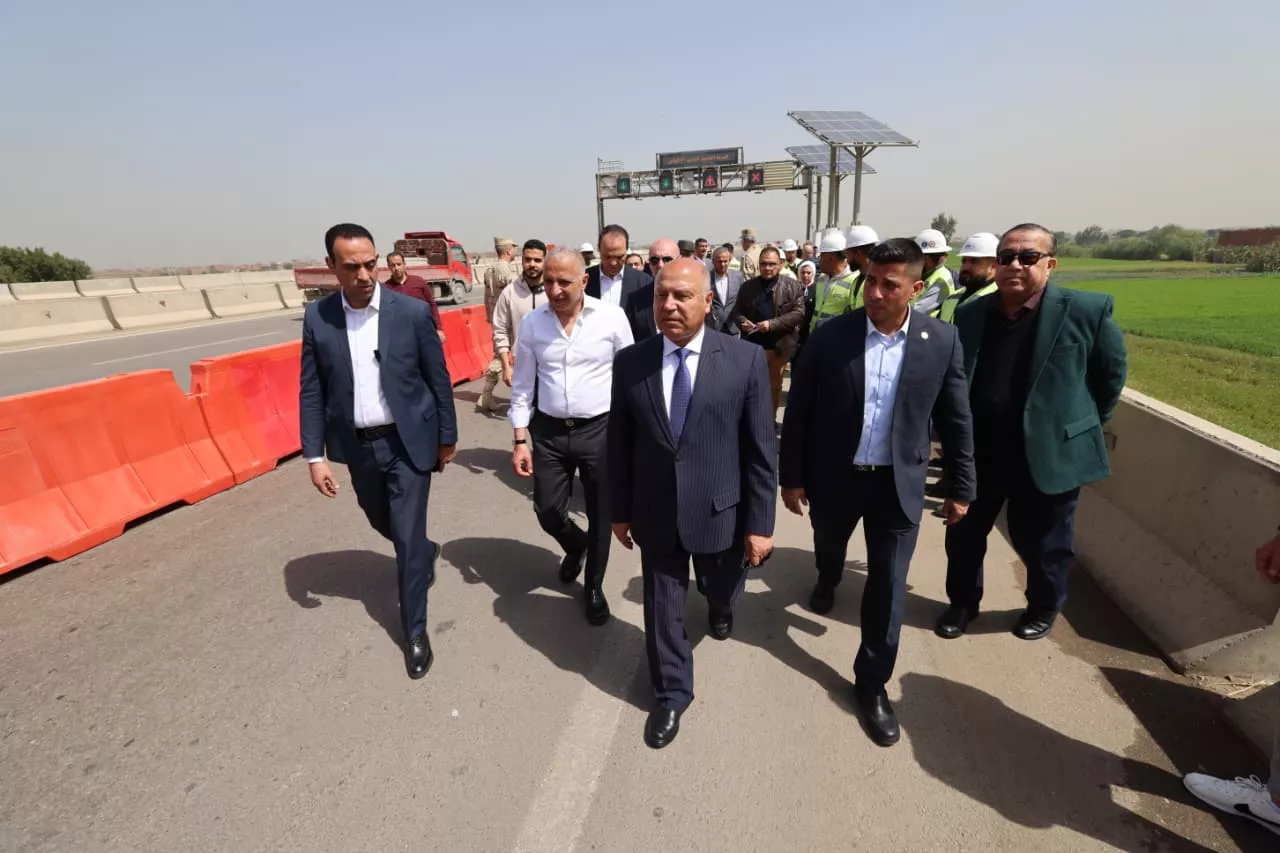 وزير النقل يجري جولة تفقدية بمشروع منظومة النقل الذكي 