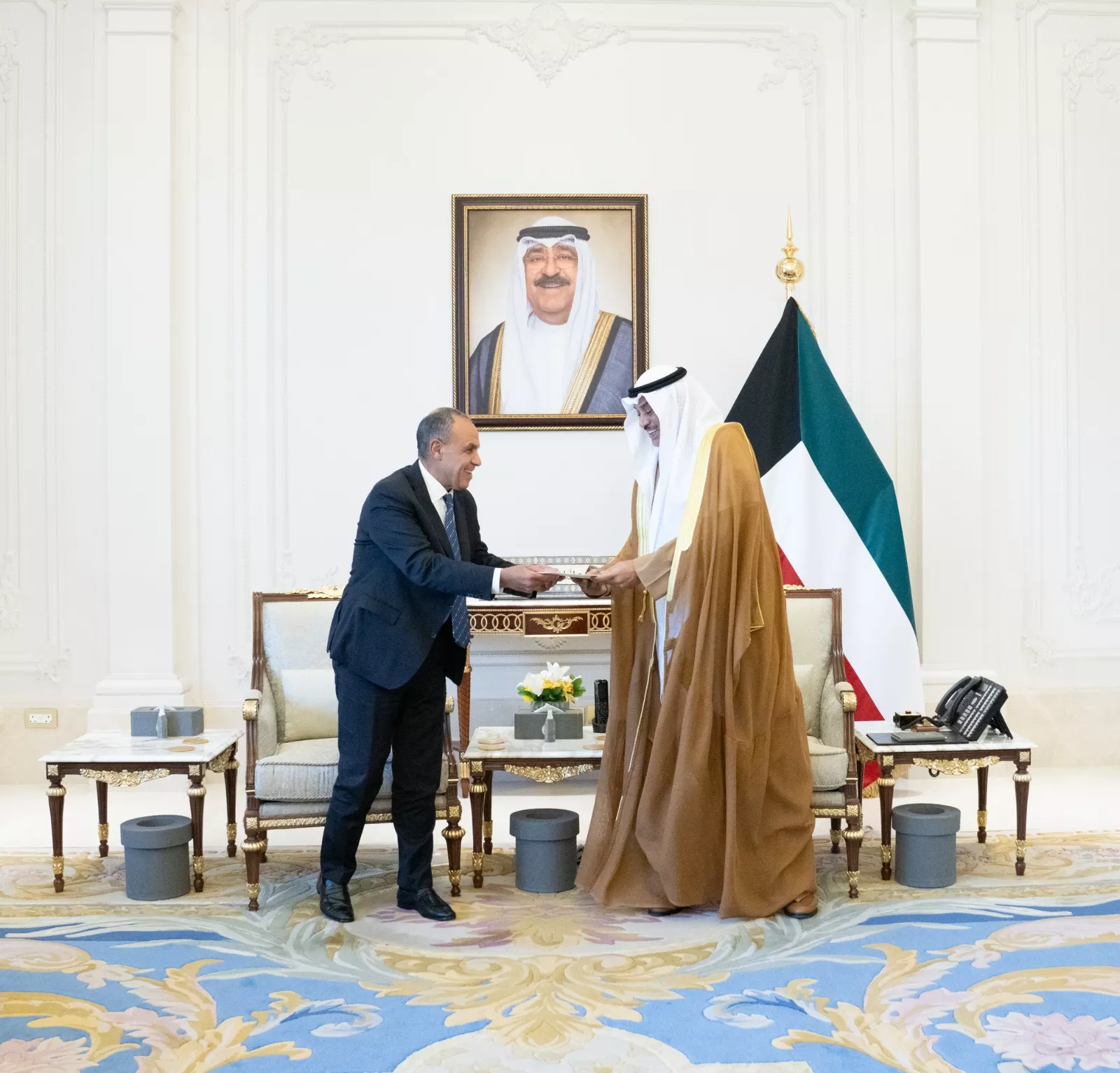 وزير الخارجية يلتقي ولي عهد دولة الكويت