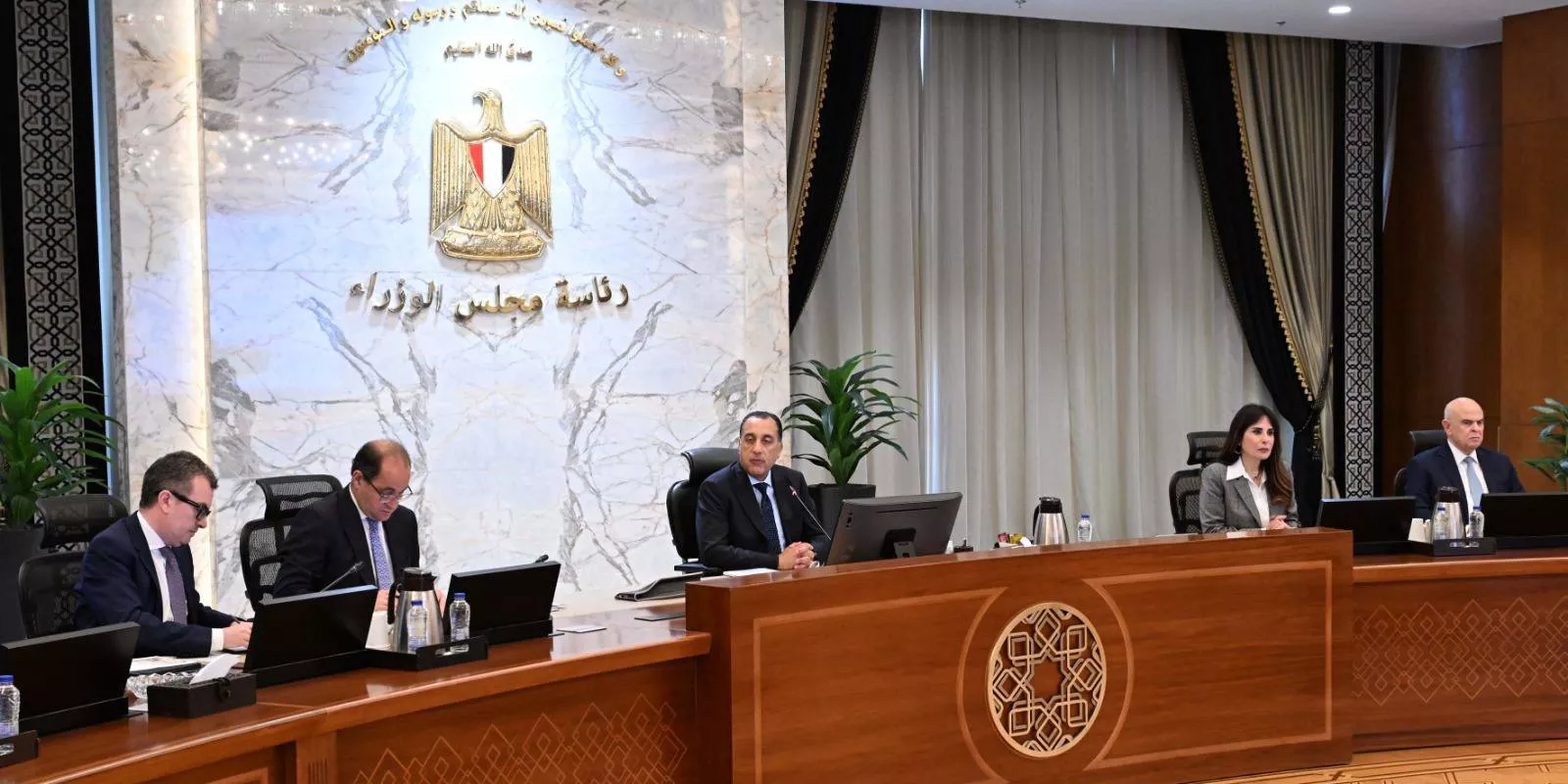 رئيس الوزراء يتابع مشروعات حياة كريمة والموقف المالي لها
