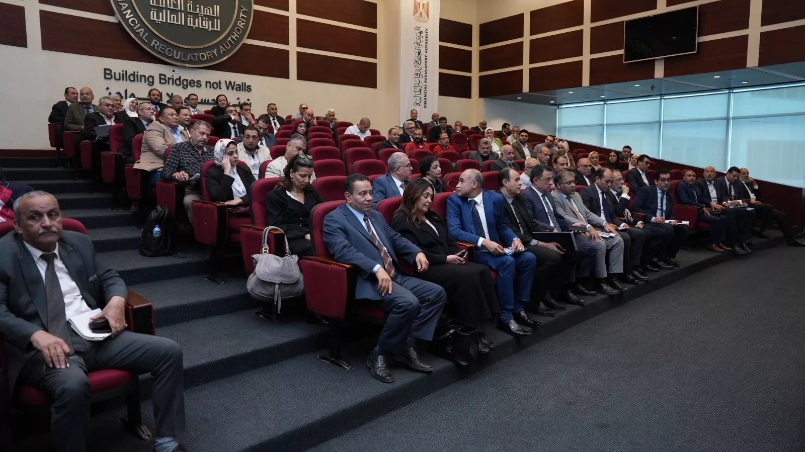 رئيس الرقابة المالية يجتمع مع ممثلي صناديق التأمين الخاصة