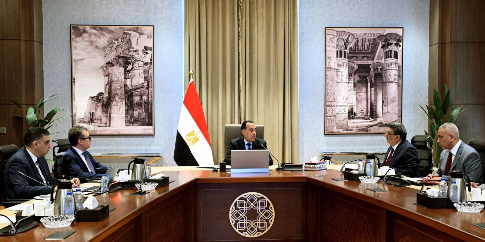 مدبولي يتابع الموقف المالي للهيئة المصرية للشراء الموحد
