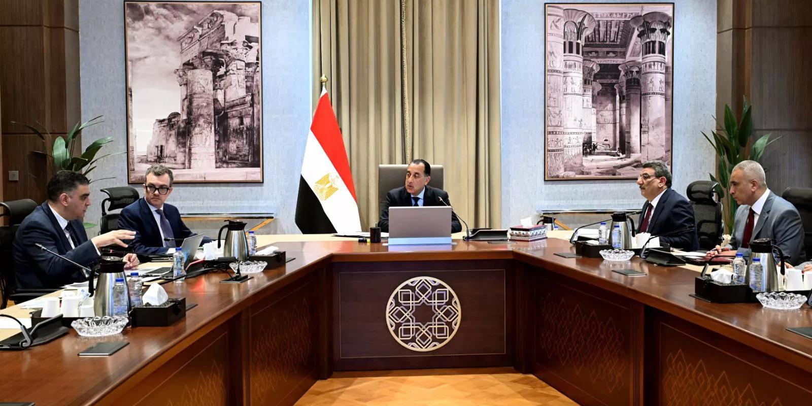 مدبولي يتابع الموقف المالي للهيئة المصرية للشراء الموحد