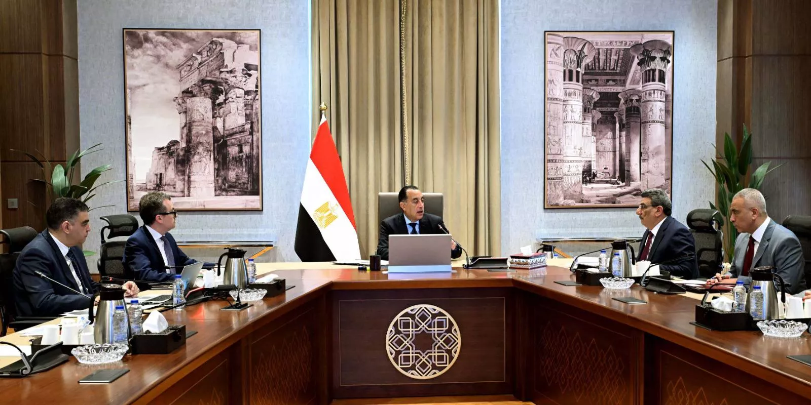 مدبولي يتابع الموقف المالي للهيئة المصرية للشراء الموحد