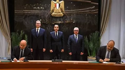 توقيع عقد مشروع «بولي سيرف» للكيماويات في «السخنة» باستثمارات 215 مليون دولار 