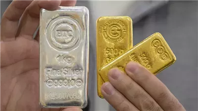 الفضة تقفز 3% والذهب يرتفع مع تراجع مخاوف التضخم