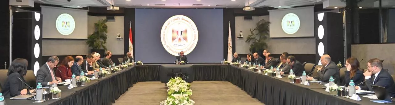 وزير الاستثمار يجتمع مع ممثلي الخارجية والزراعة