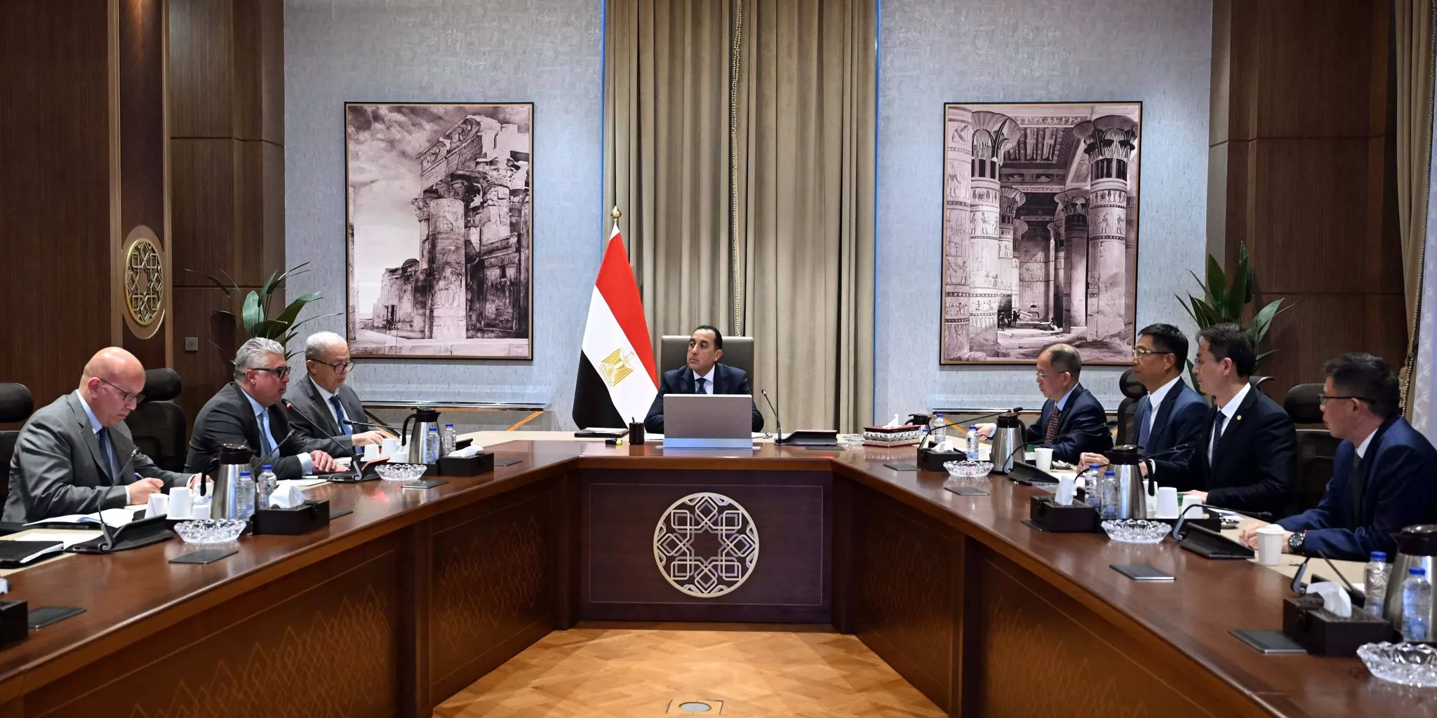 رئيس الوزراء يلتقي رئيس شركة خينان تشهنجفو الصينية