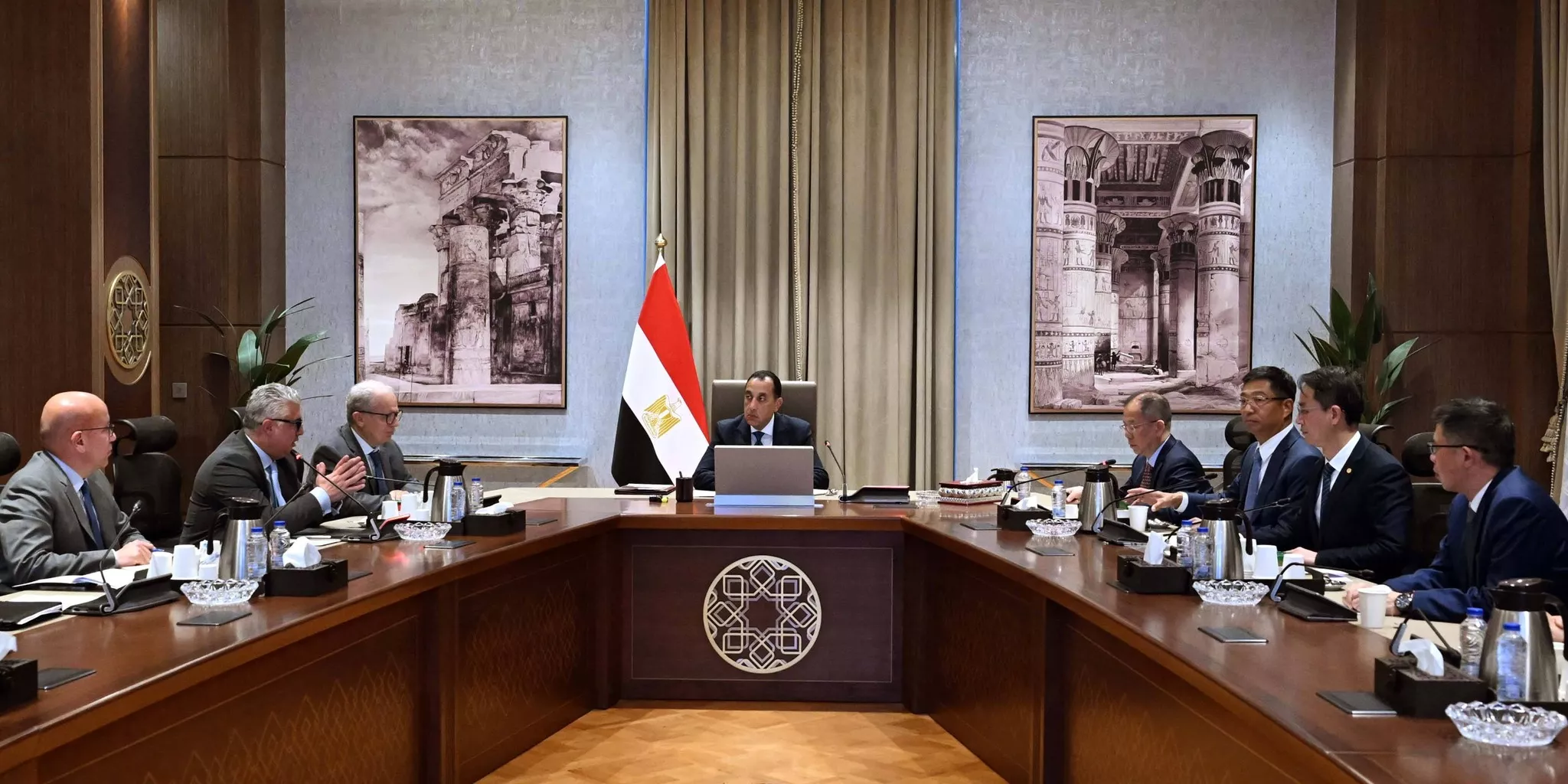 رئيس الوزراء يلتقي رئيس شركة خينان تشهنجفو الصينية