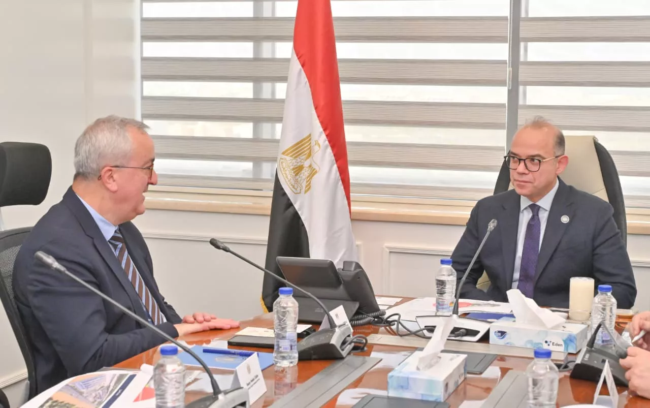 وزير الاستثمار يجتمع مع مسؤولي شركة ألستوم