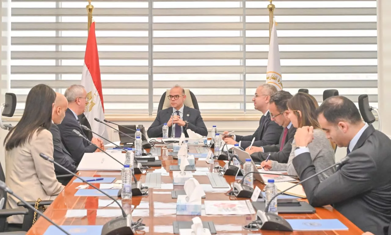وزير الاستثمار يجتمع مع مسؤولي شركة ألستوم