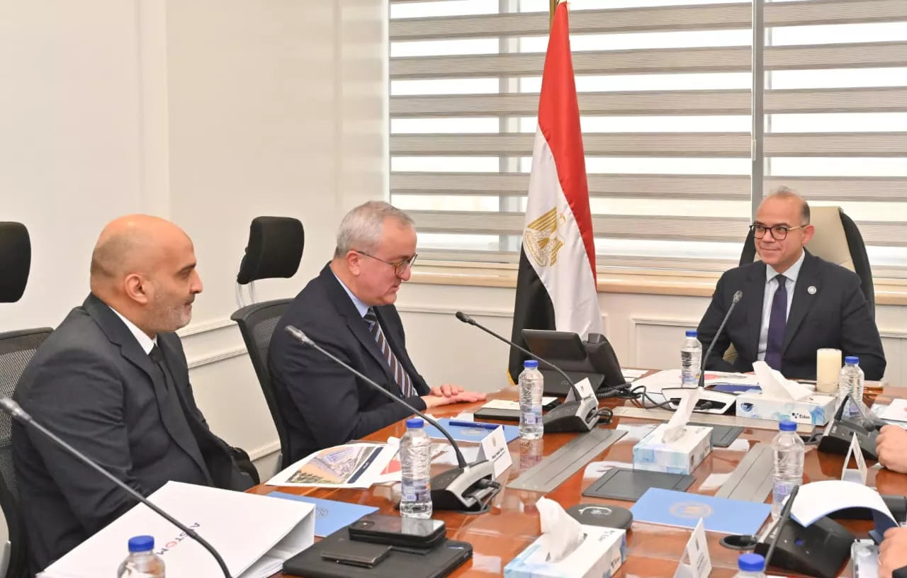 وزير الاستثمار يجتمع مع مسؤولي شركة ألستوم