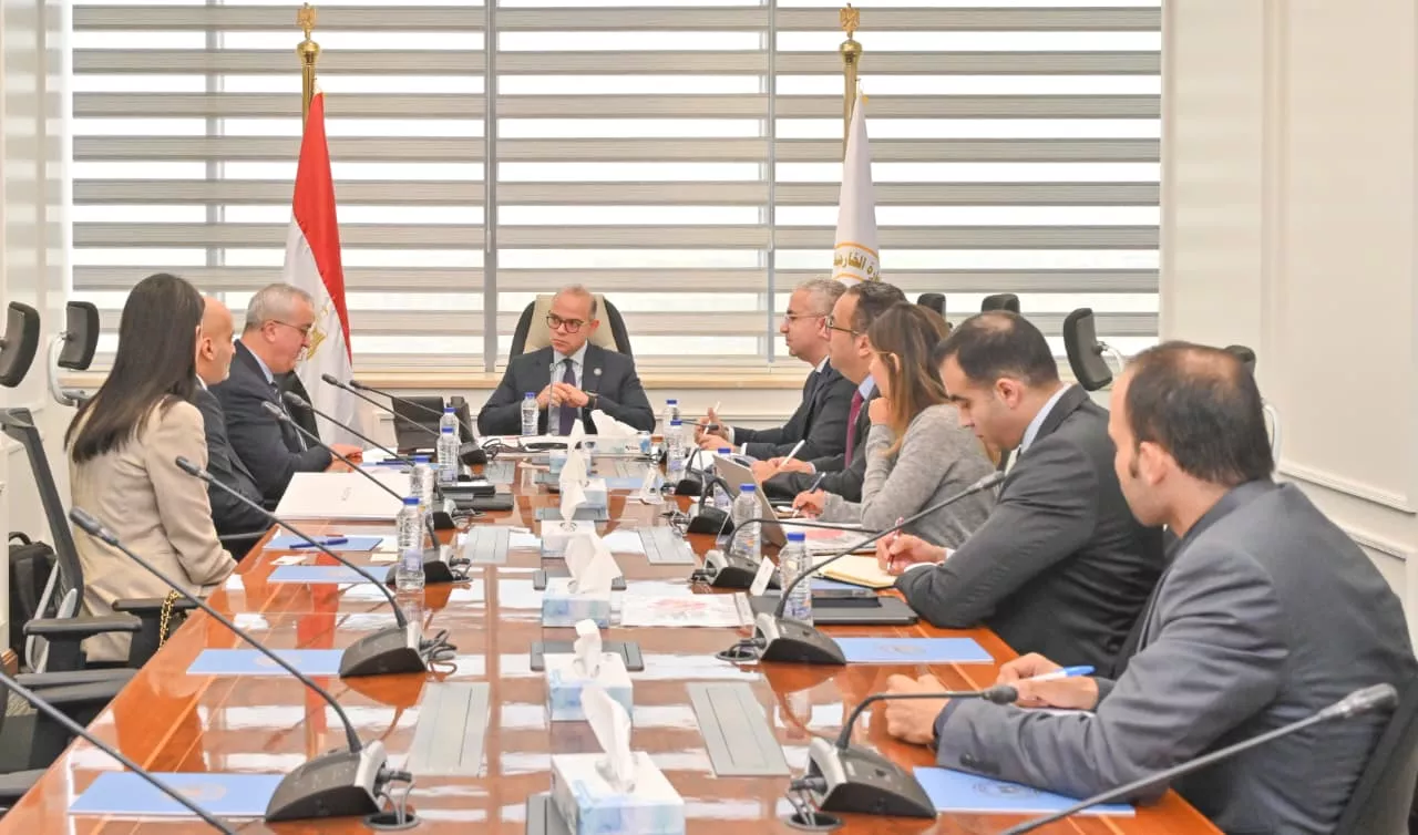 وزير الاستثمار يجتمع مع مسؤولي شركة ألستوم