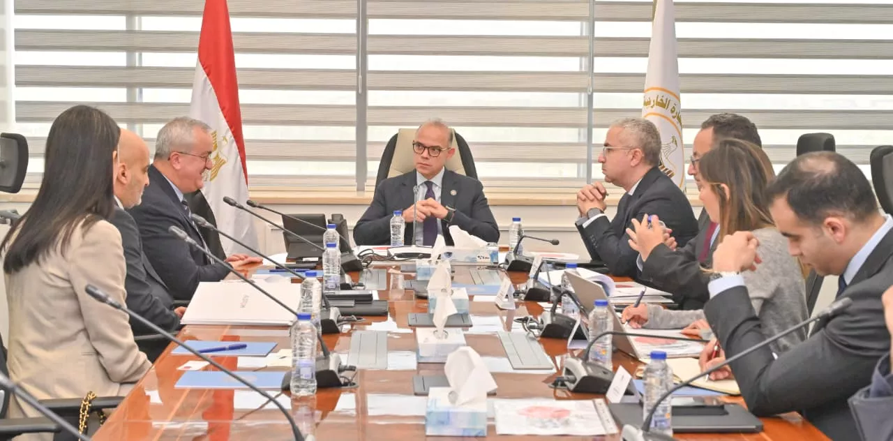 وزير الاستثمار يجتمع مع مسؤولي شركة ألستوم
