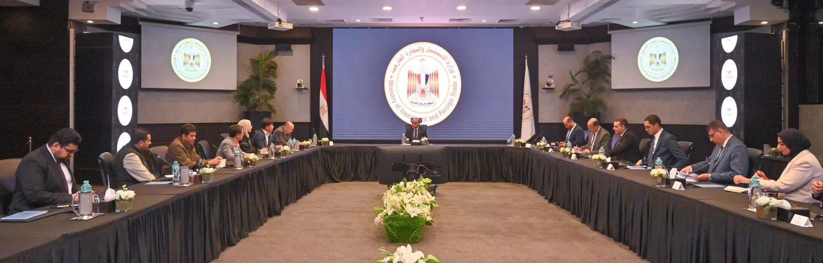 وزير الاستثمار يجتمع مع قيادات سامسونج وإل جي
