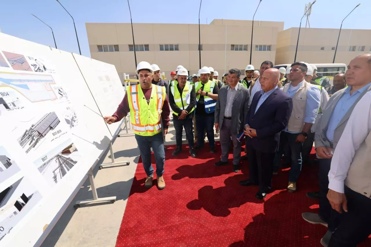 وزير النقل يتفقد مشروع مونوريل غرب النيل
