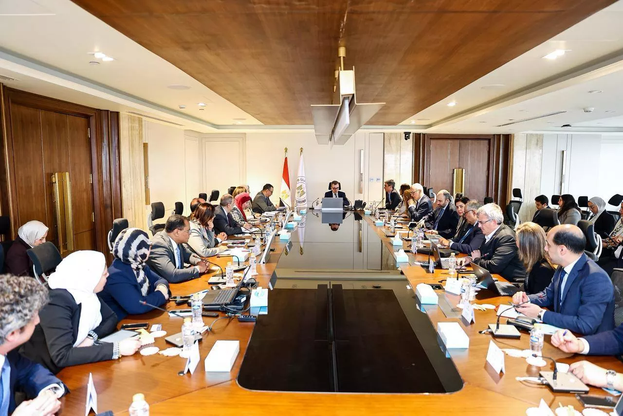 وزير التخطيط يجتمع مع بعثة البنك الدولي 
