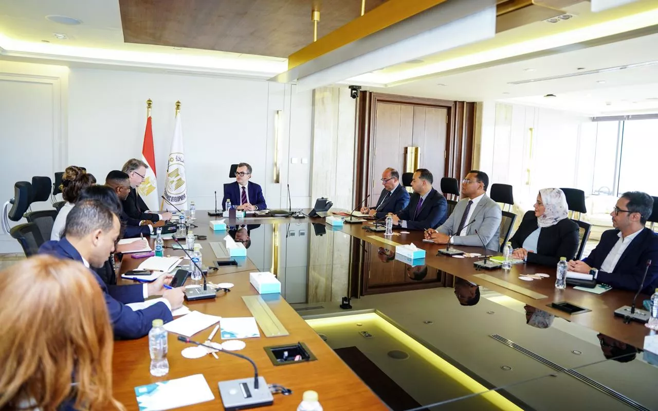 وزير التخطيط يجتمع مع مدير مكتب منظمة العمل الدولية
