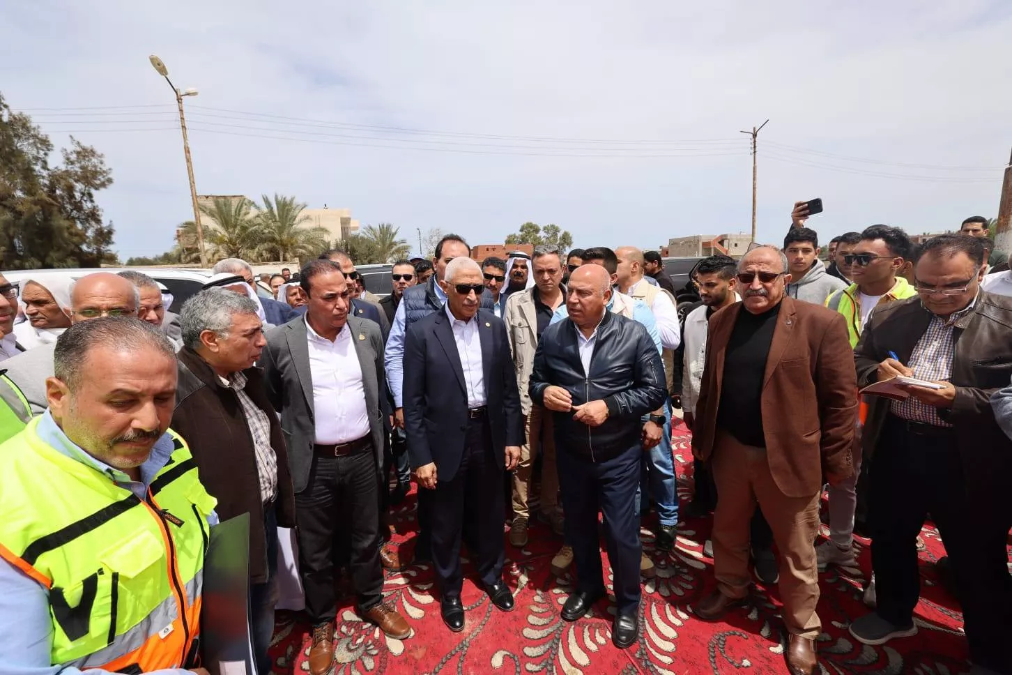 وزير النقل يتفقد مواقع العمل بالطريق الساحلي
