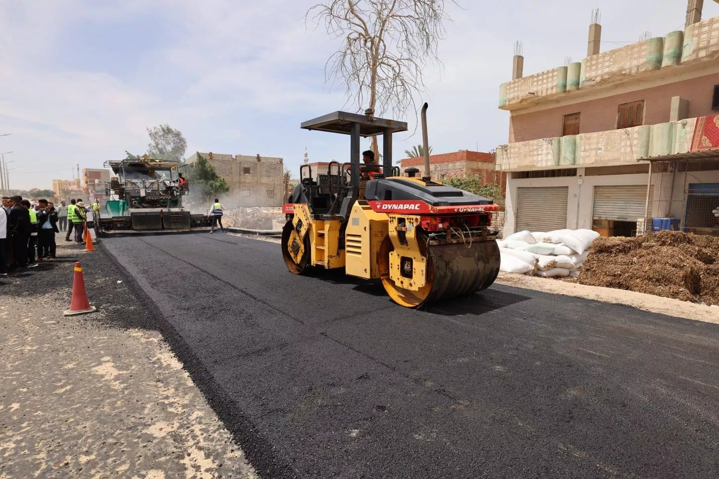 وزير النقل يتفقد مواقع العمل بالطريق الساحلي