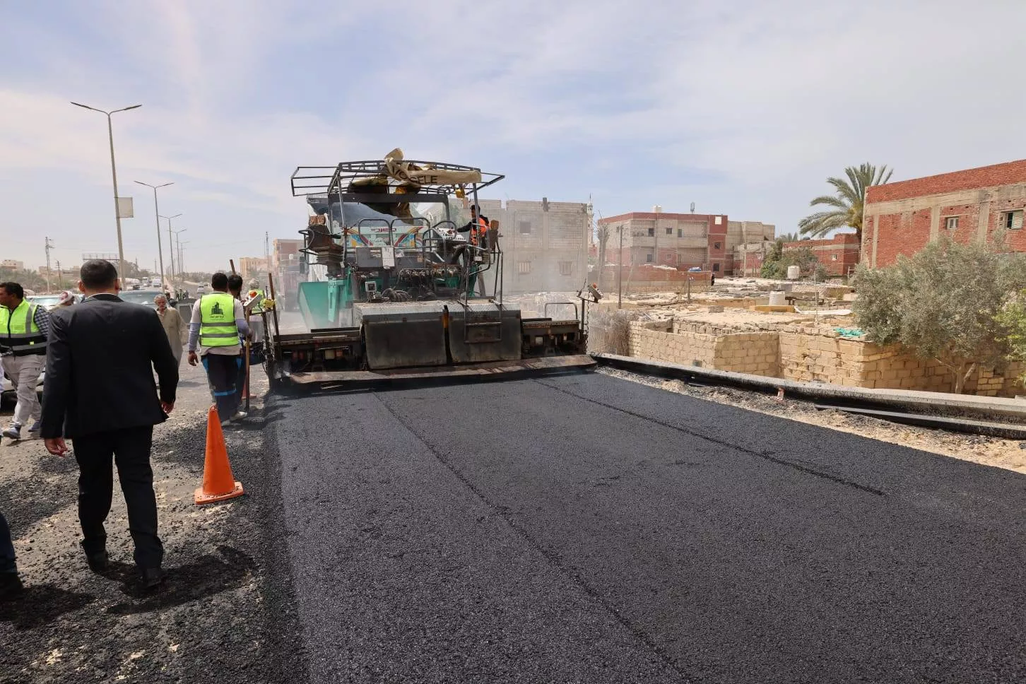 وزير النقل يتفقد مواقع العمل بالطريق الساحلي