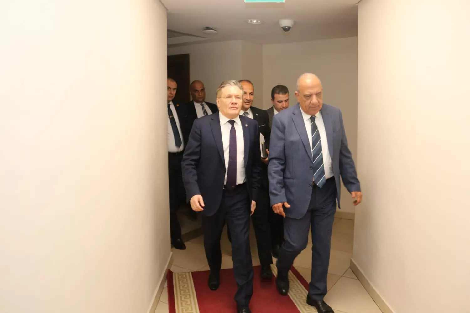 وزير الكهرباء  يجتمع ورئيس شركة روسآتًوم الروسية