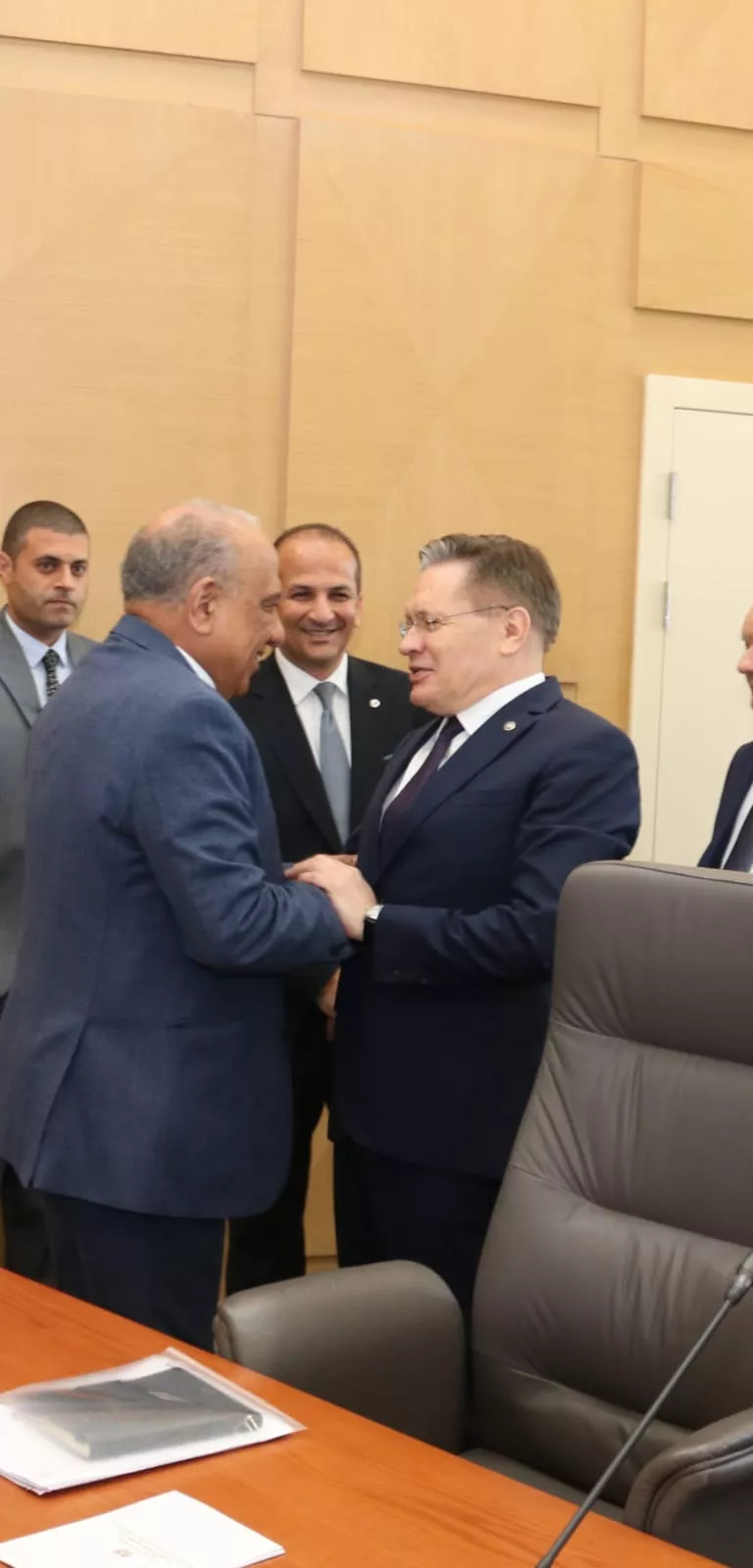 وزير الكهرباء  يجتمع ورئيس شركة روسآتًوم الروسية