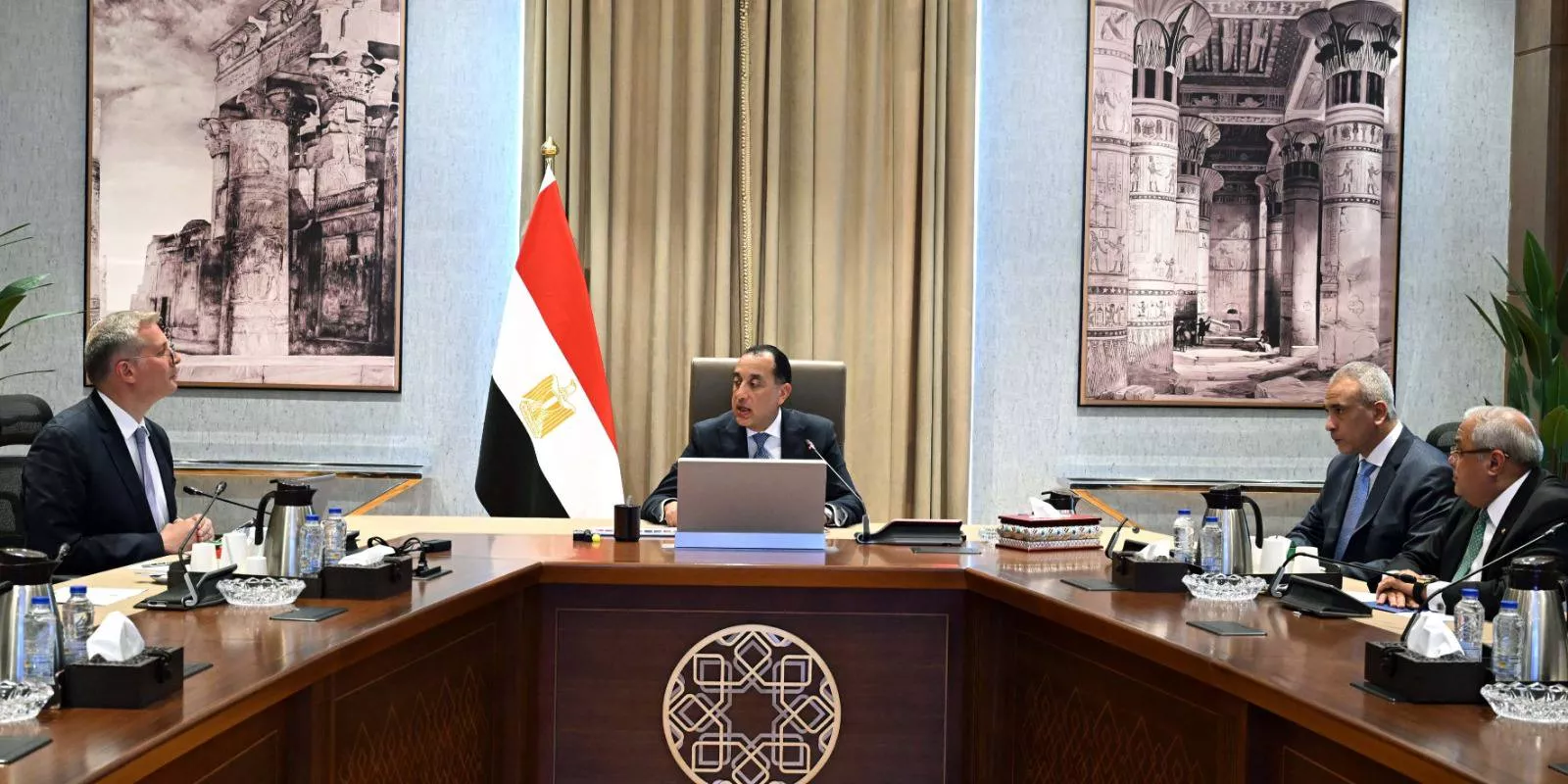 اجتماع رئيس الوزراء مع وزير البترول