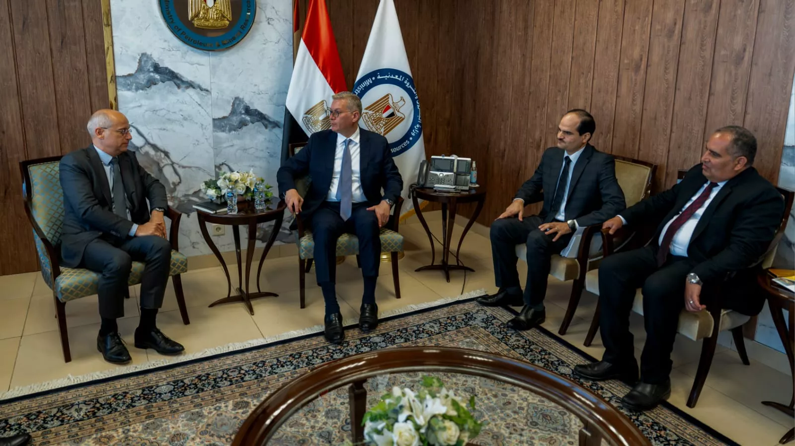 وزير البترول مع وفد من شركة توتال إنرجيز الفرنسية
