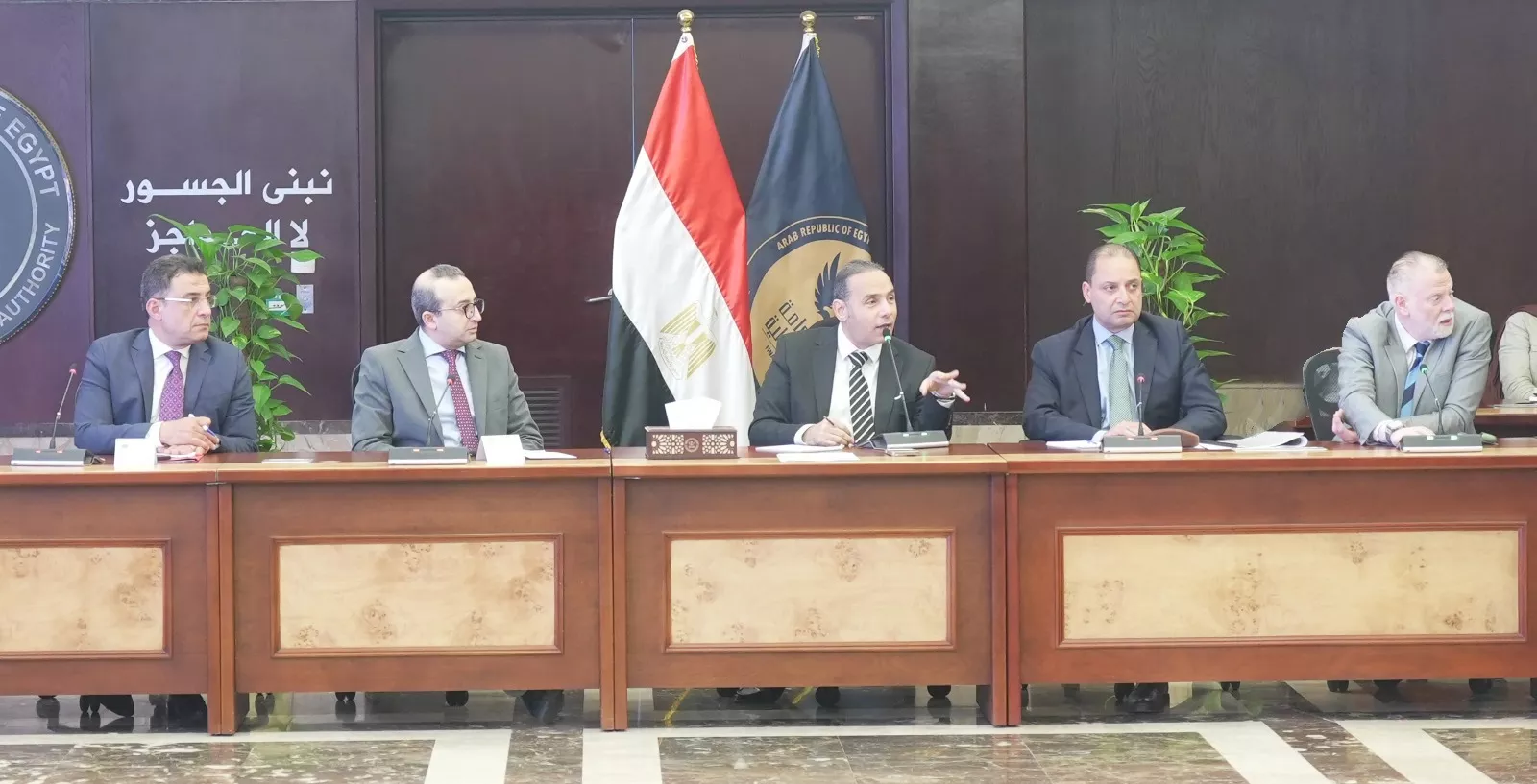 رئيس الهيئة يجتمع مع ممثلي شركات التمويل المتوسطة والصغيرة