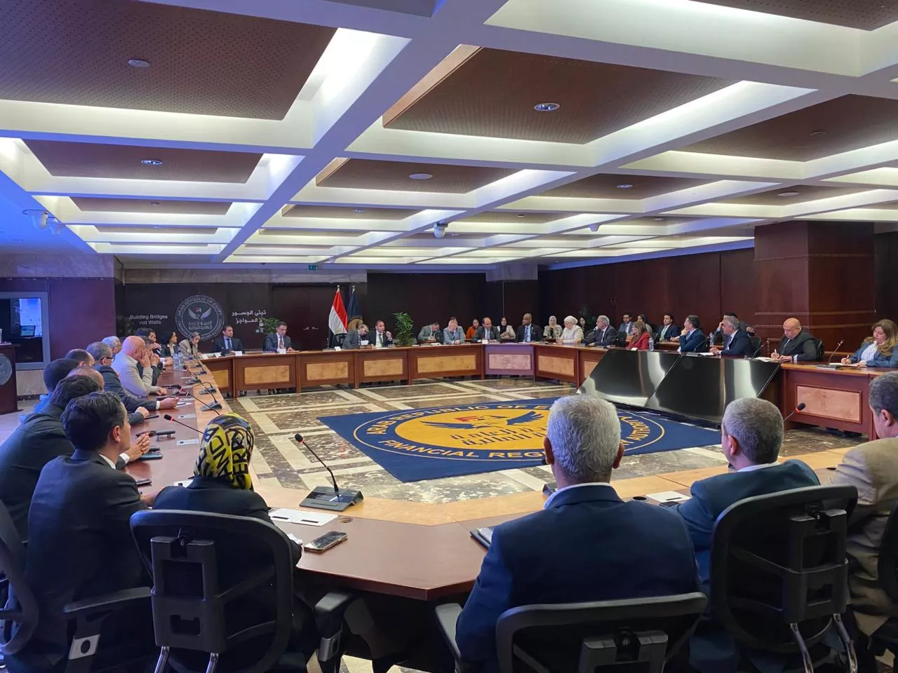 رئيس الهيئة يجتمع مع ممثلي شركات التمويل المتوسطة والصغيرة