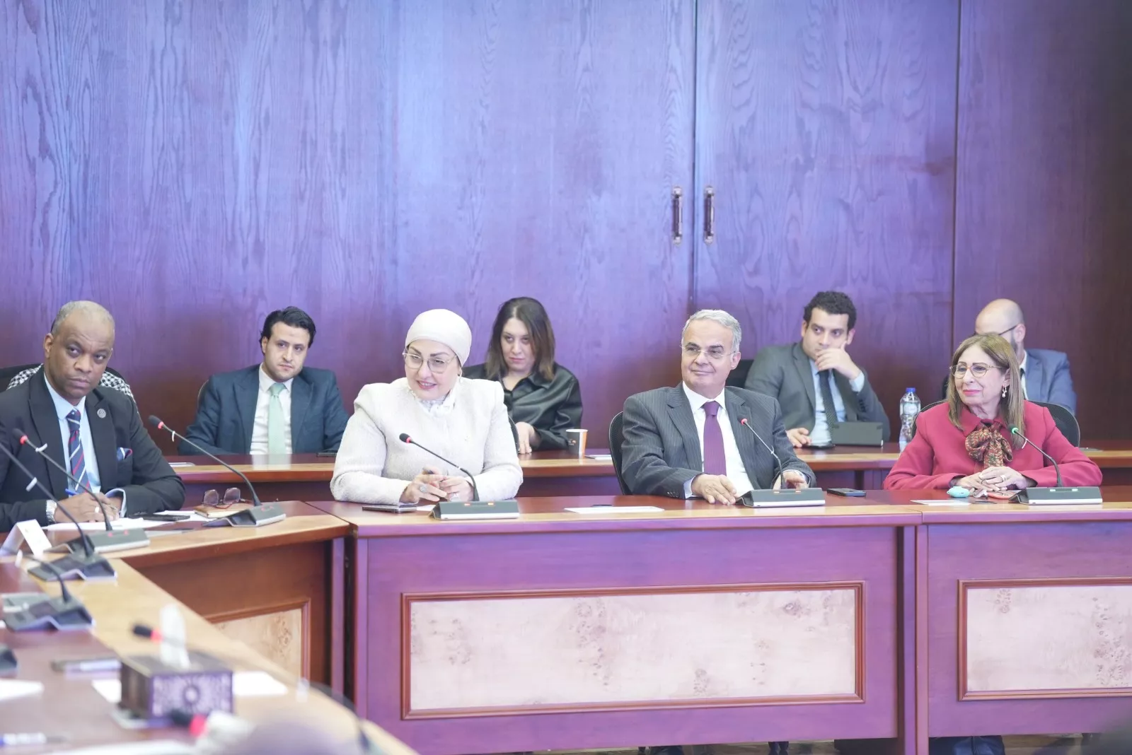 رئيس الهيئة يجتمع مع ممثلي شركات التمويل المتوسطة والصغيرة