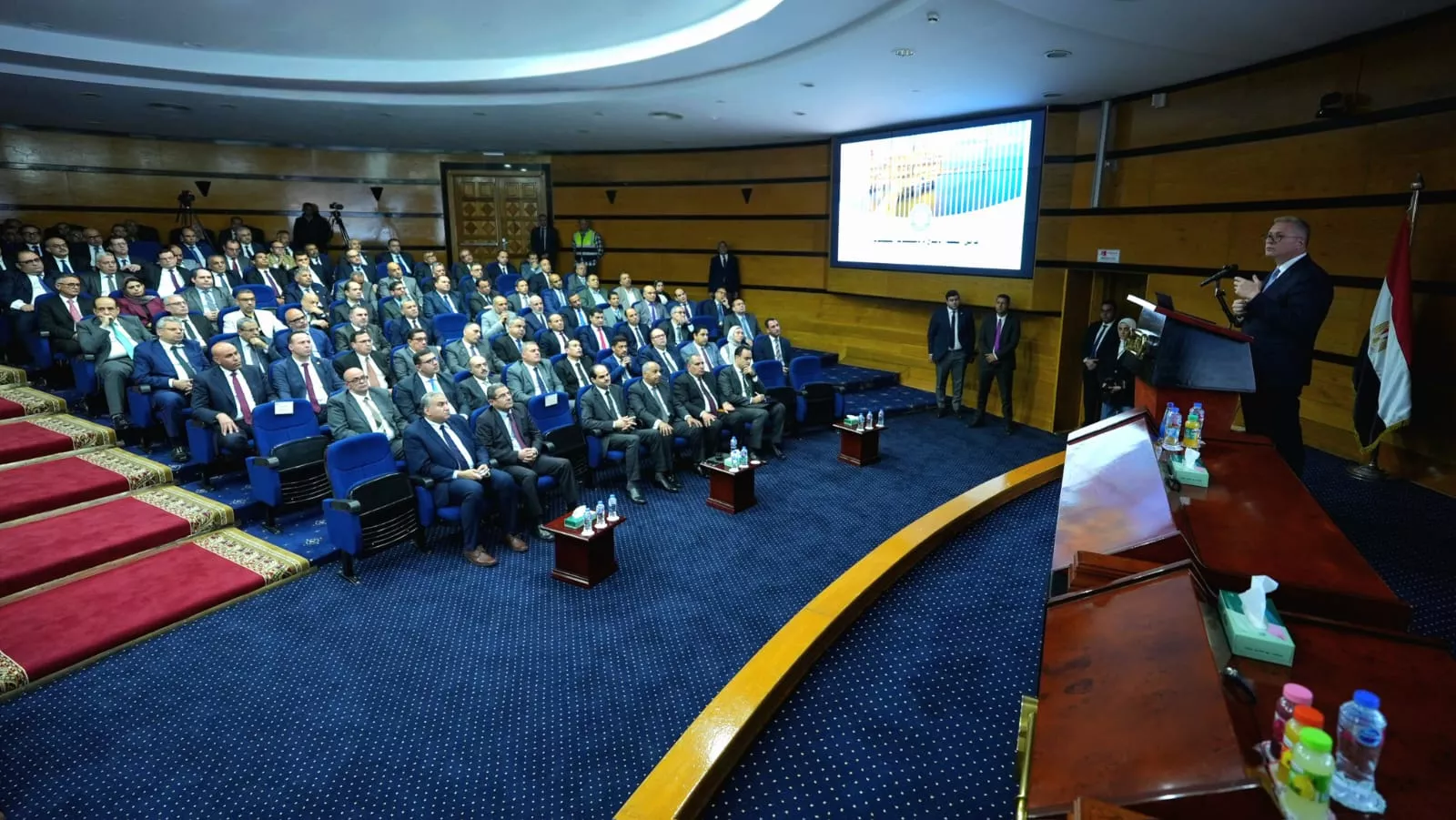 وزير البترول في حوار مفتوح مع رؤساء شركات الإنتاج ونوابهم
