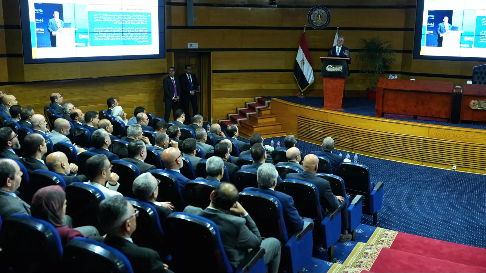 وزير البترول في حوار مفتوح مع رؤساء شركات الإنتاج ونوابهم