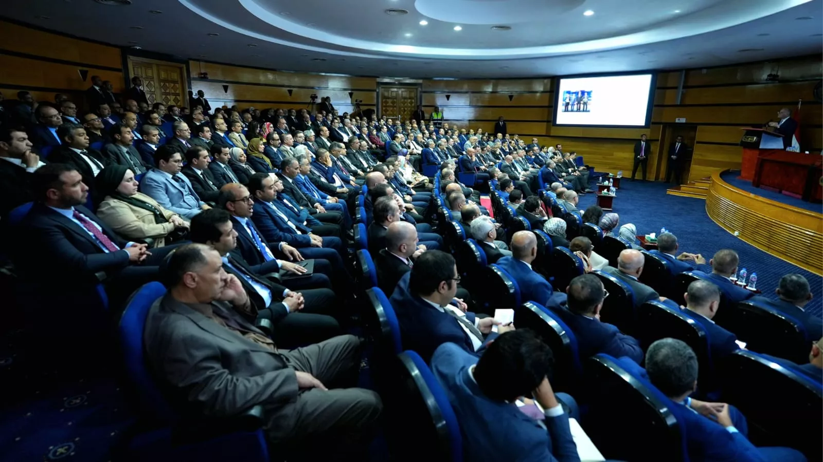 وزير البترول في حوار مفتوح مع رؤساء شركات الإنتاج ونوابهم
