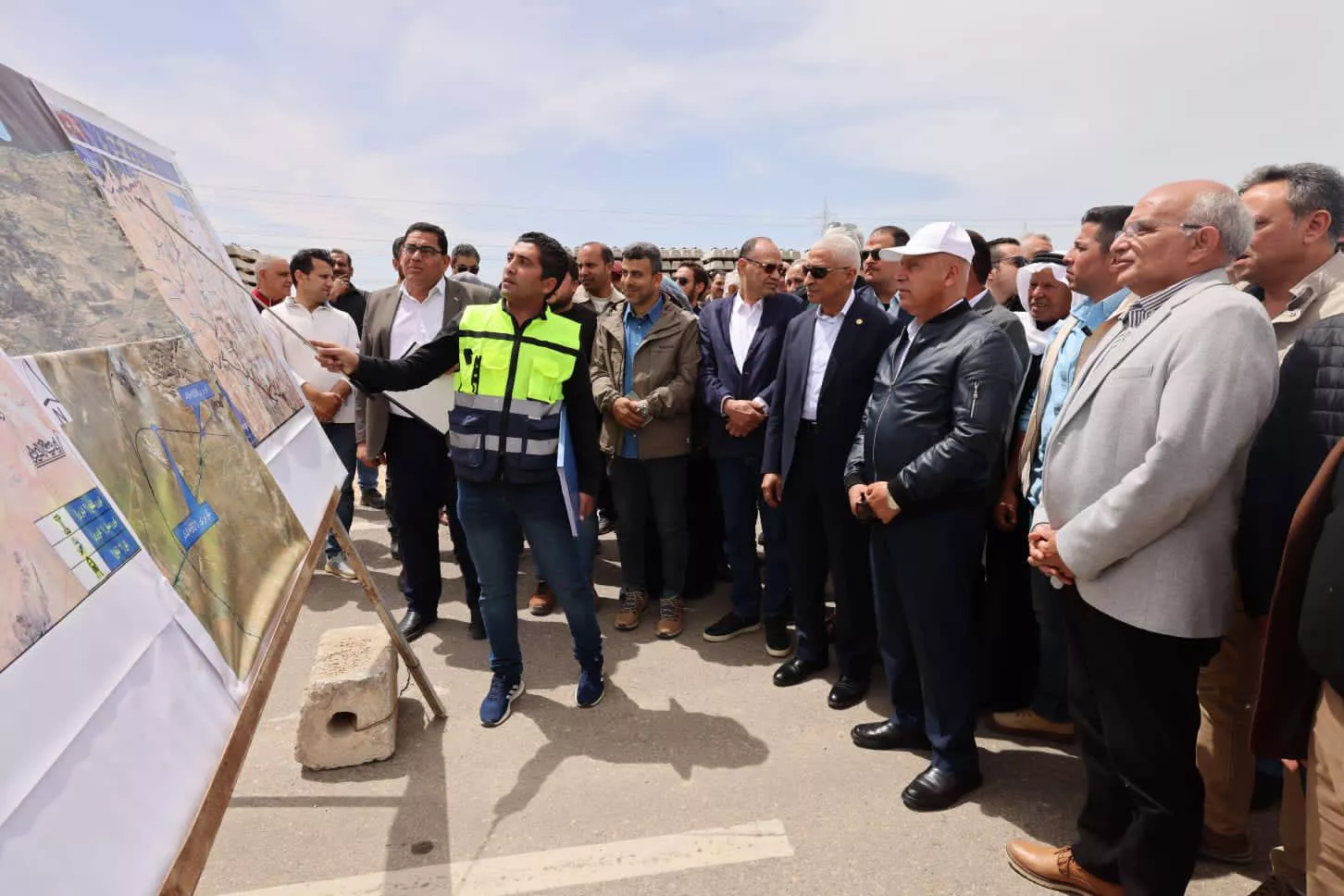 وزير النقل يتفقد مشروع قطار التنمية بسيناء