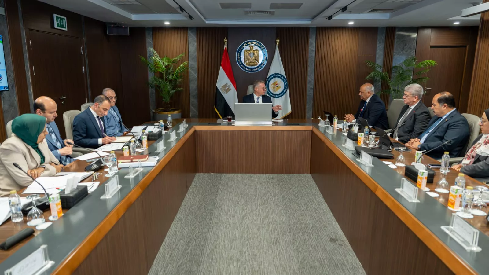وزير البترول يجتمع مع رئيس الشركة المصرية لتشغيل وصيانة المشروعات إيبروم