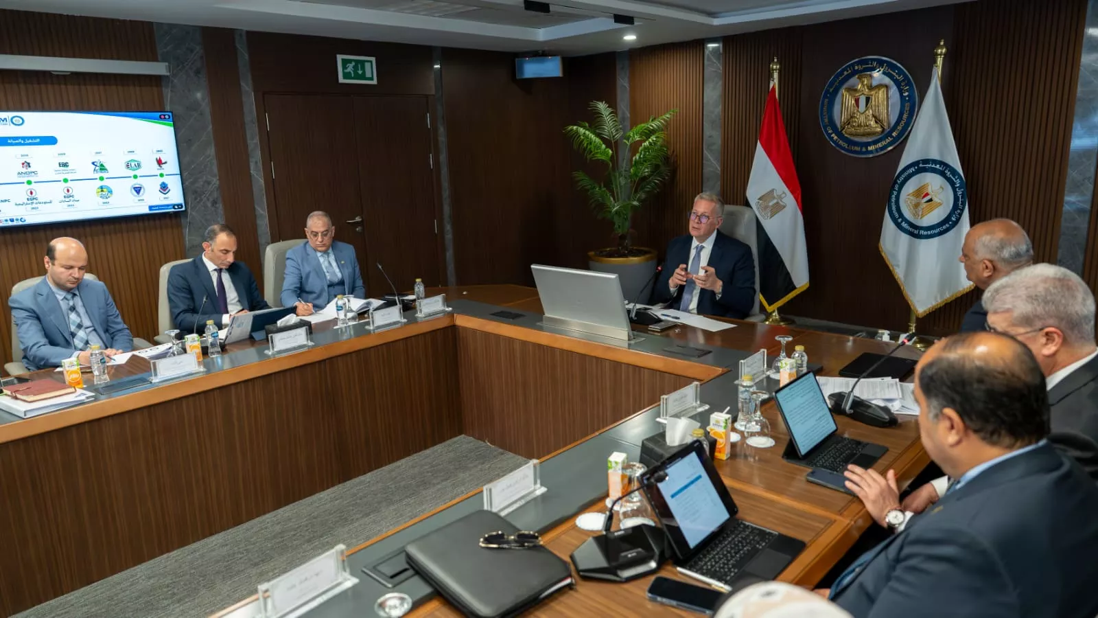 وزير البترول يجتمع مع رئيس الشركة المصرية لتشغيل وصيانة المشروعات إيبروم